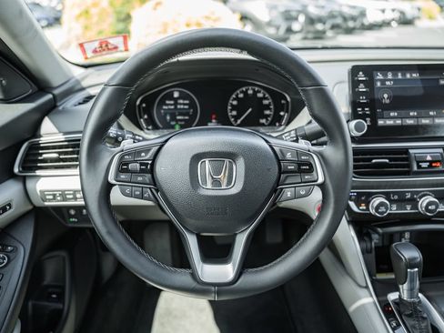 Used 2018 Honda Accord Touring image 31