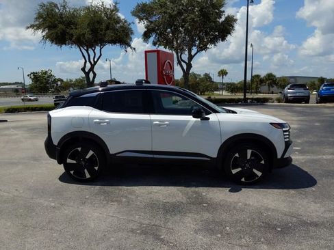 Certified 2025 Nissan Kicks SR FWD image 3