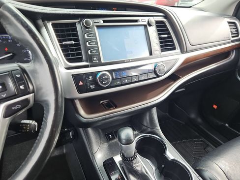Used 2014 Toyota Highlander Limited Platinum AWD/4WD image 19