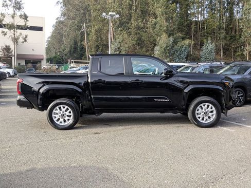 Used 2024 Toyota Tacoma SR5 image 4