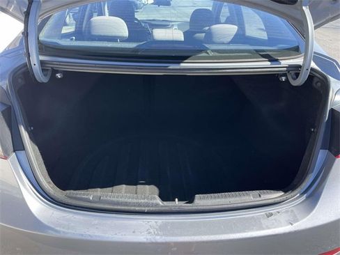 Used 2016 Hyundai Elantra SE image 12
