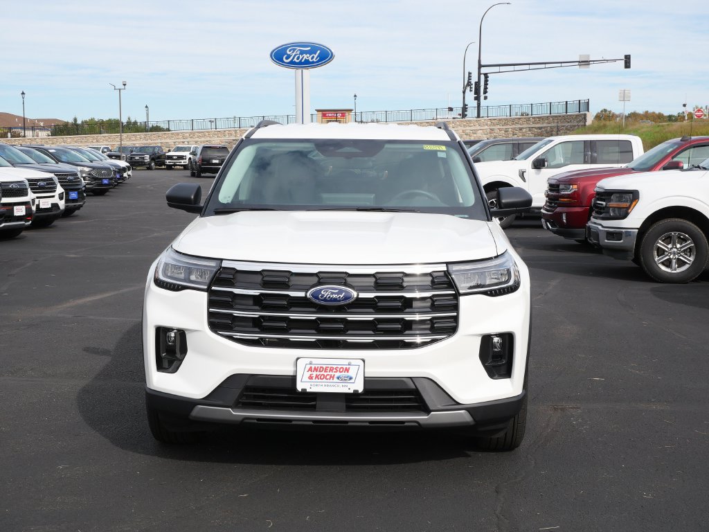 Used 2026 Ford Explorer Active w/ Active Comfort Package AWD/4WD image 2