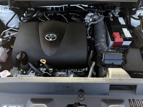 Used 2022 Toyota Highlander XLE FWD image 31