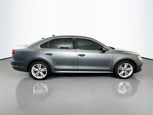 Used 2013 Volkswagen Passat TDI SE image 8