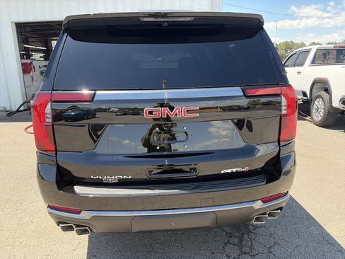 New 2026 GMC Yukon XL AT4 AWD/4WD image 7
