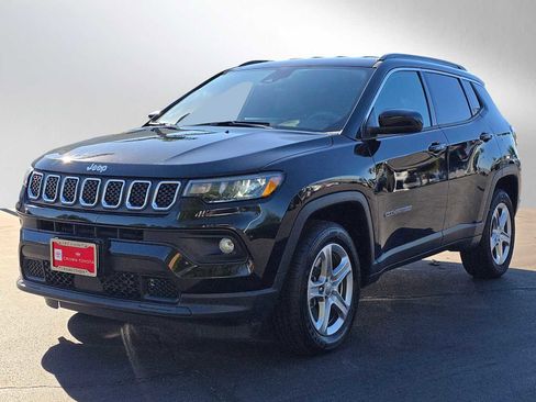 Used 2023 Jeep Compass Latitude image 7