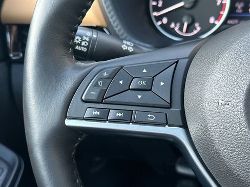 Used 2025 Nissan Sentra SV w/ SV Premium Package FWD image 25