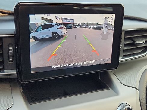 Certified 2022 Ford Explorer XLT w/ Equipment Group 202A image 21