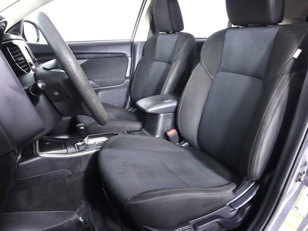 Used 2020 Mitsubishi Outlander ES AWD/4WD image 30