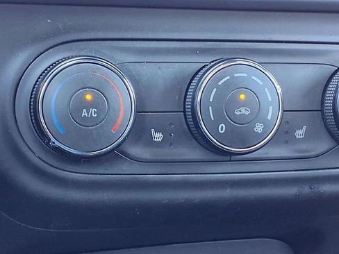 Used 2024 Chevrolet Trax RS w/ Sunroof Package image 5