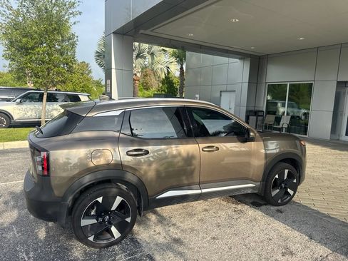 Used 2025 Nissan Kicks SR FWD image 3