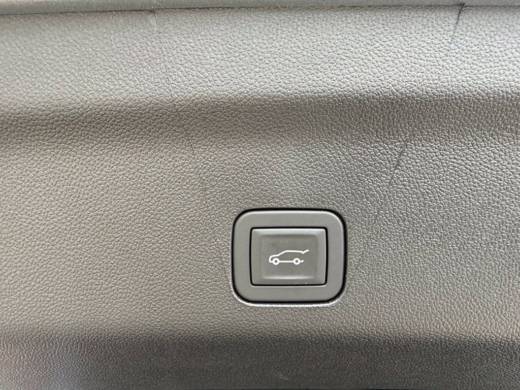 Used 2026 GMC Yukon Denali w/ Denali Reserve Package AWD/4WD image 13