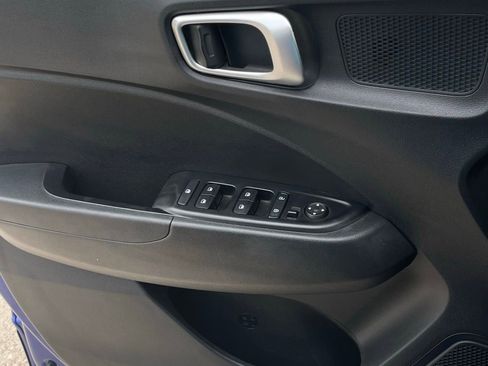 Used 2025 Hyundai Venue SEL FWD image 20