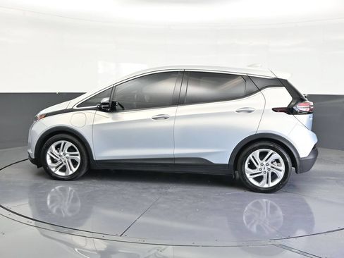 Used 2023 Chevrolet Bolt LT FWD image 2