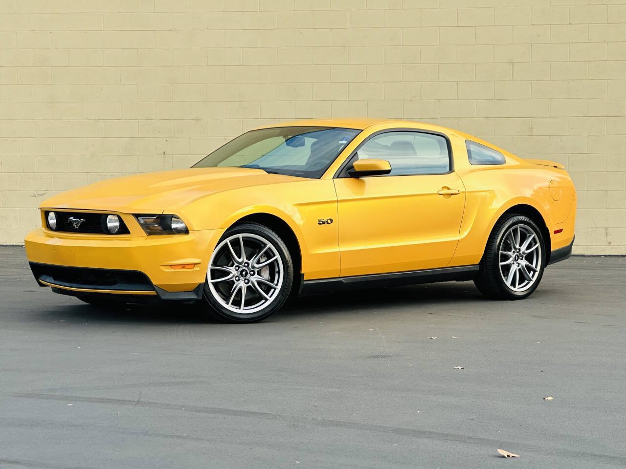 Used 2011 Ford Mustang GT Premium w/ Brembo Brake Pkg RWD image 4