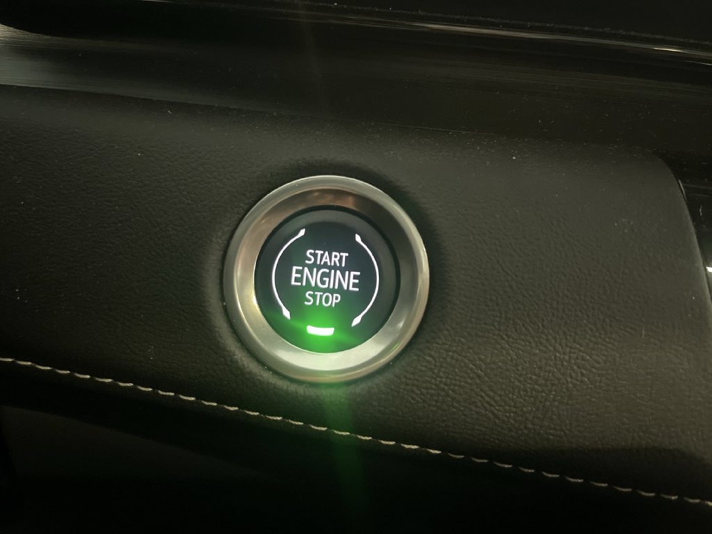 Used 2024 Cadillac Escalade Premium Luxury AWD/4WD image 14