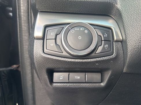 Used 2018 Ford Explorer XLT w/ Equipment Group 202A AWD/4WD image 31
