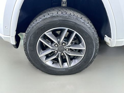 Used 2019 Jeep Grand Cherokee Overland image 8