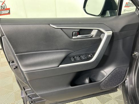 Used 2025 Toyota RAV4 XLE AWD/4WD image 11