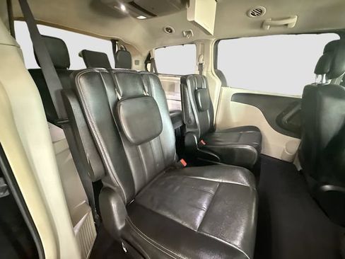 Used 2015 Chrysler Town & Country Touring-L w/ Driver Convenience Group FWD image 27