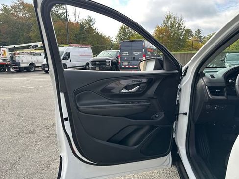 Used 2023 GMC Terrain AT4 image 23