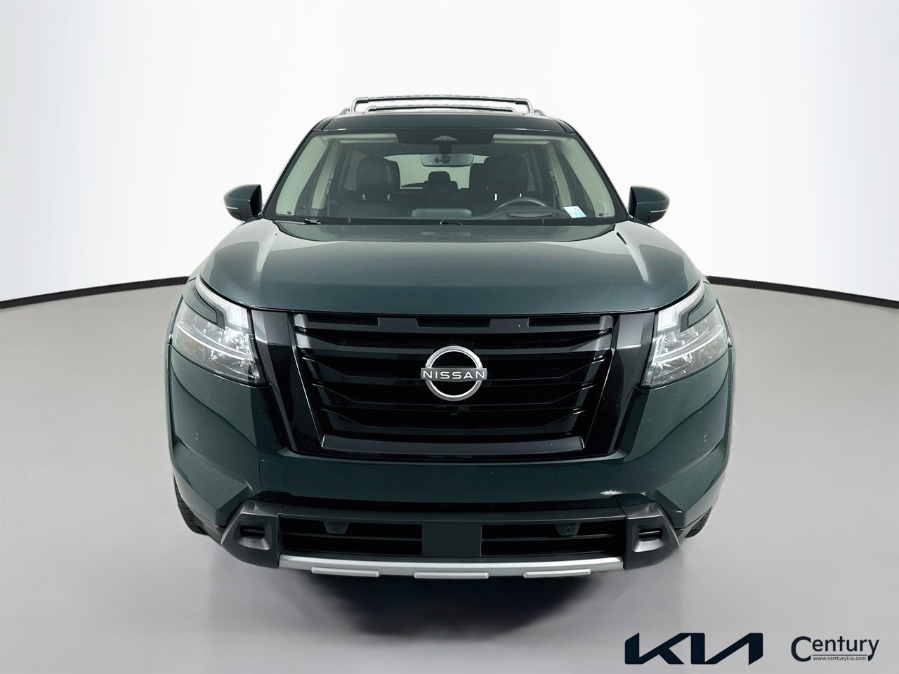 Used 2024 Nissan Pathfinder Platinum w/ Black Appearance Package FWD image 2