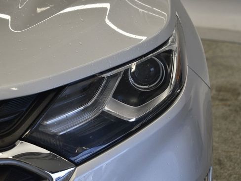 Used 2020 Chevrolet Equinox LT image 18