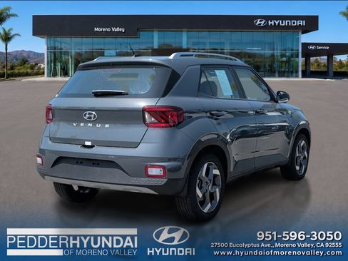 Used 2026 Hyundai Venue SEL FWD image 5