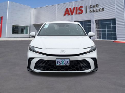 Used 2025 Toyota Camry SE image 2