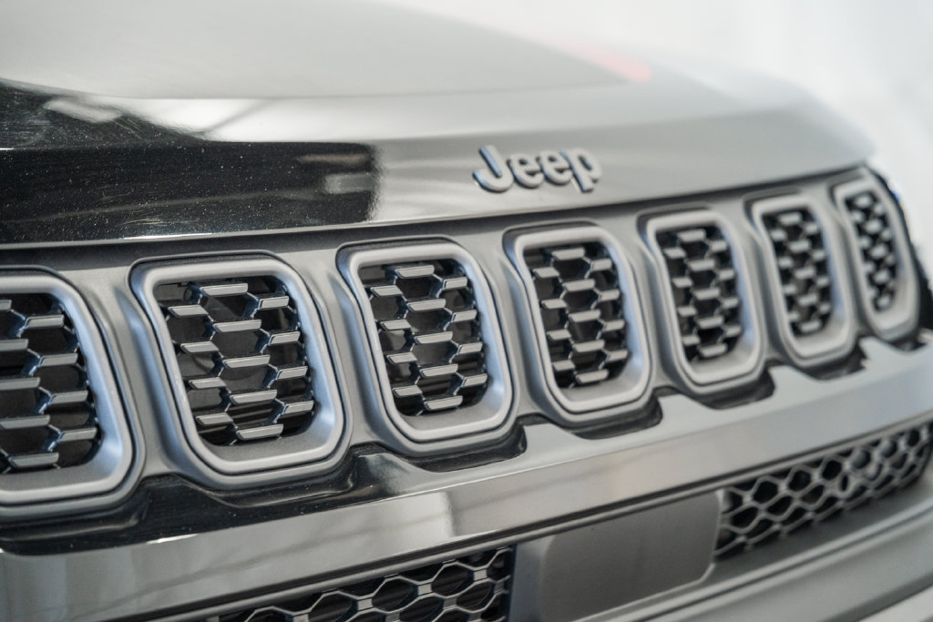 Certified 2025 Jeep Compass Trailhawk AWD/4WD image 8