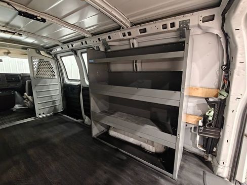 Used 2017 GMC Savana 2500 image 27