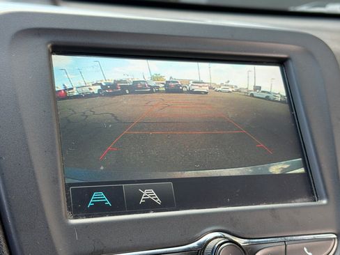 Used 2018 Chevrolet Malibu LT FWD image 19