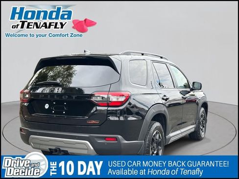 Used 2025 Honda Pilot TrailSport image 5