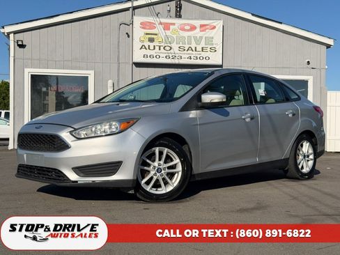 Used 2015 Ford Focus SE FWD image 1