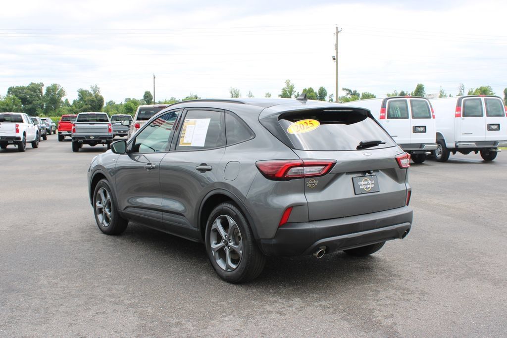 Used 2025 Ford Escape ST-Line FWD image 7