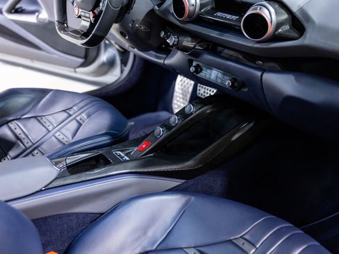 Used 2019 Ferrari 812 Superfast RWD image 33