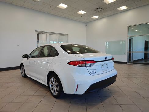 Used 2025 Toyota Corolla LE FWD image 5