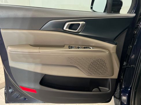 Used 2025 Kia Carnival LXS FWD image 15