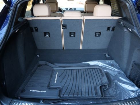 Used 2025 Porsche Macan image 7