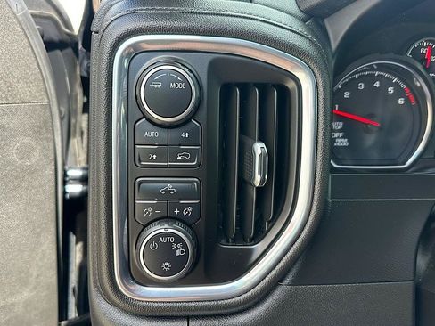 Used 2021 Chevrolet Silverado 1500 LT AWD/4WD image 19