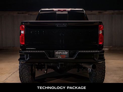 Used 2022 Chevrolet Silverado 2500 LTZ w/ LTZ Plus Package AWD/4WD image 8