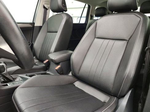 Used 2022 Volkswagen Tiguan SE w/ Panoramic Sunroof Package image 48