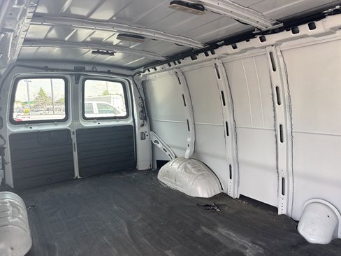 Used 2018 Chevrolet Express 3500 Extended w/ Driver Convenience Package RWD image 14