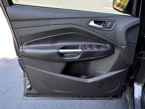 Used 2019 Ford Escape SEL image 9