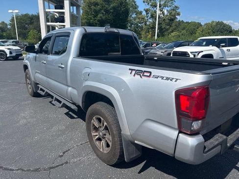 Used 2019 Toyota Tacoma TRD Sport RWD image 9
