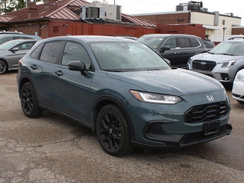 Used 2025 Honda HR-V Sport image 3