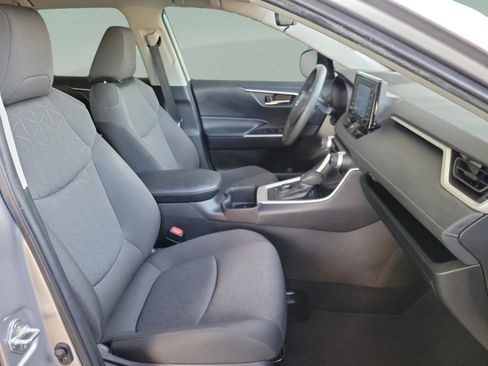 Used 2022 Toyota RAV4 XLE image 32