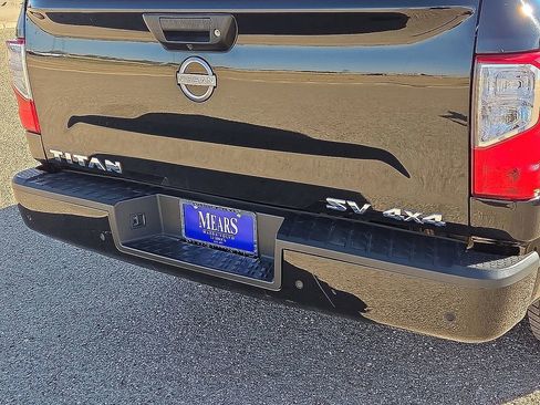 Used 2023 Nissan Titan SV image 16