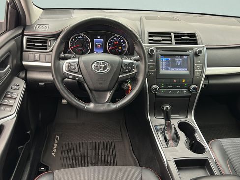 Used 2016 Toyota Camry SE FWD image 11