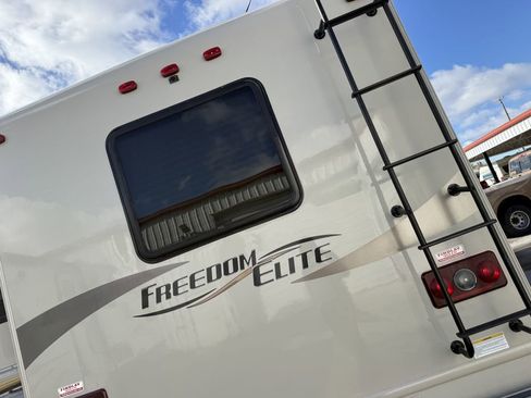 Used 2016 Ford E-450 and Econoline 450 Super Duty w/ Motorhome Prep Package image 17